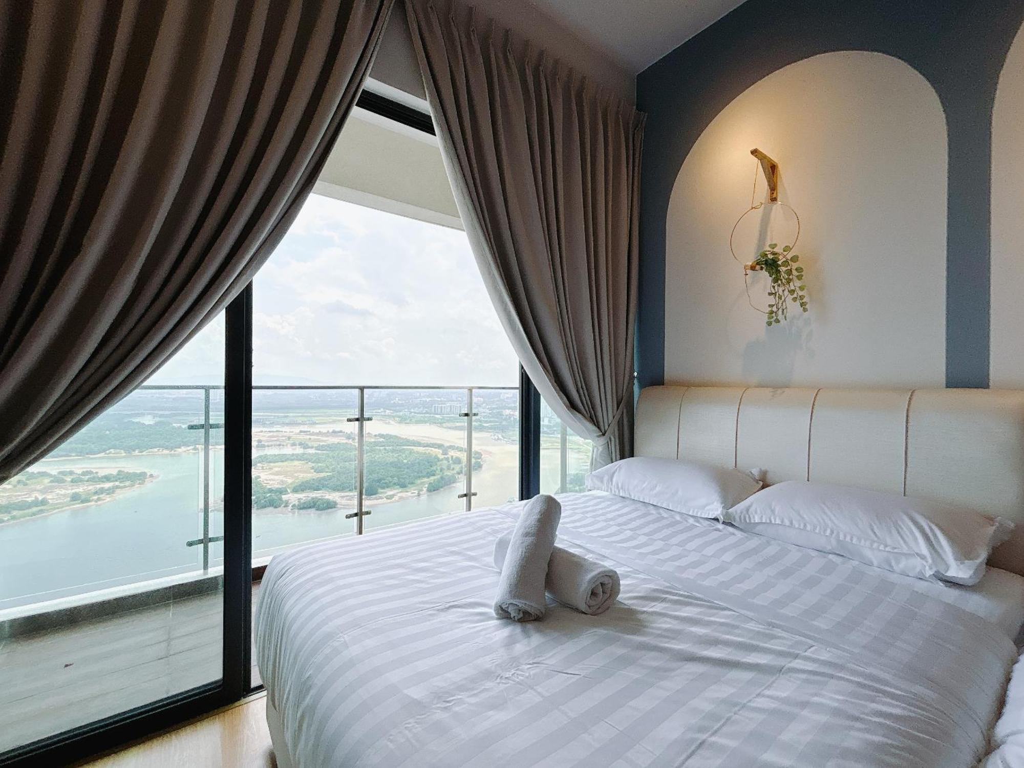 Scenic Country Garden Danga Bay By Lions Bay Apartment Johor Bahru Room photo