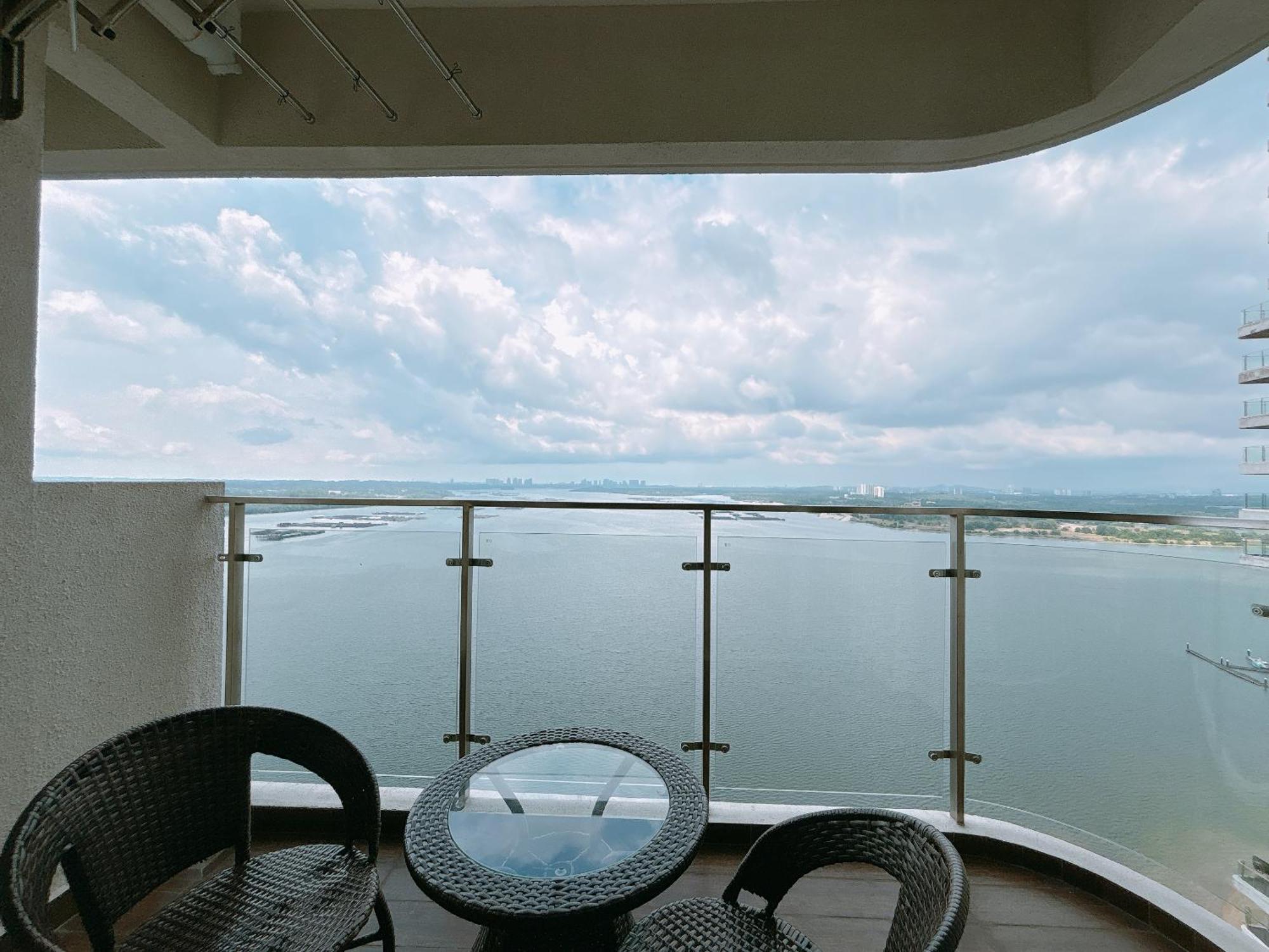 Scenic Country Garden Danga Bay By Lions Bay Apartment Johor Bahru Room photo